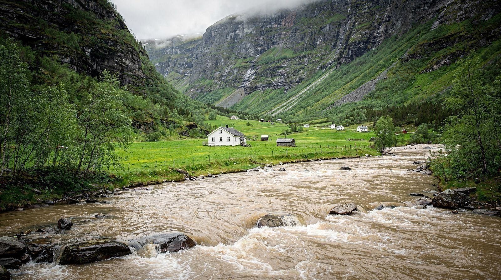 Frafjord: de poort naar Månafossen