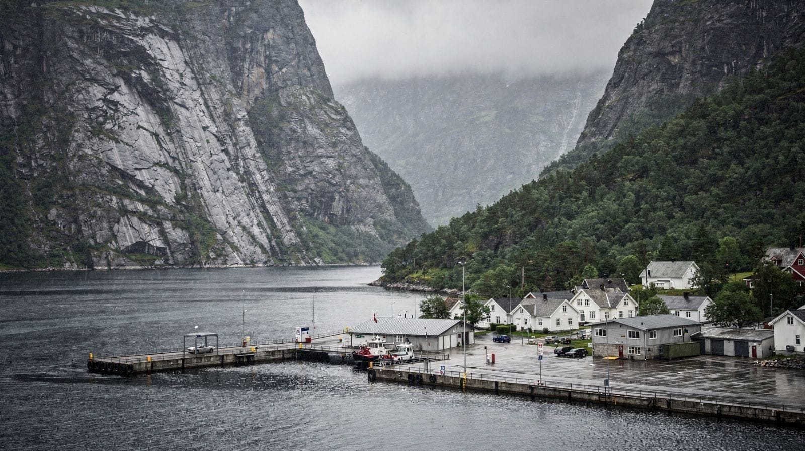Jørpeland en Strand: een rustige uitvalsbasis voor Preikestolen