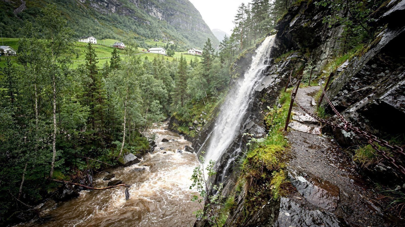 Månafossen-waterval