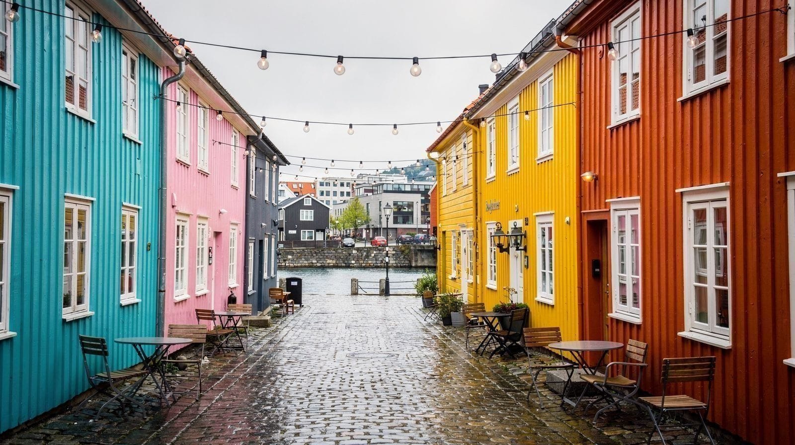Øvre Holmegate: Stavangers Kleurrijke Straat