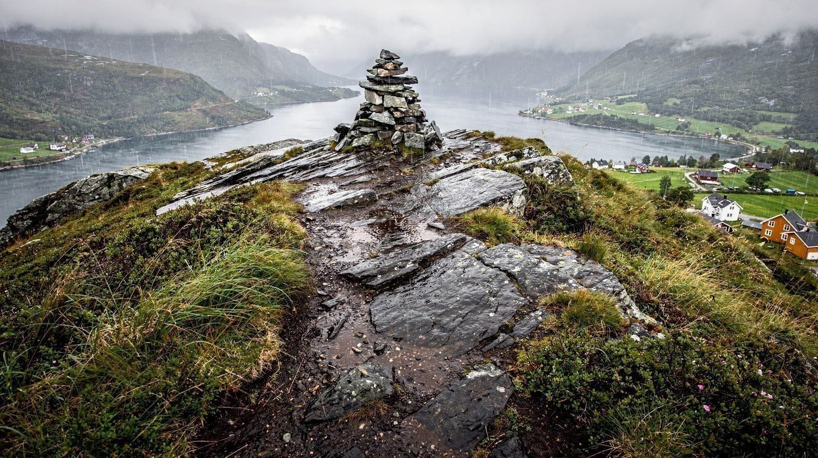 Guia da Caminhada Himakånå: a Resposta de Haugesund à Trolltunga
