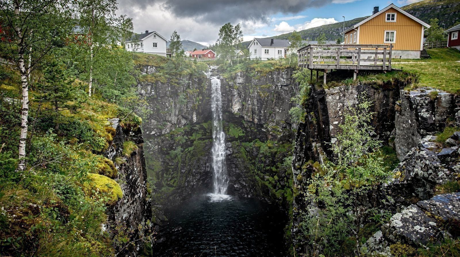 A Melhor Estação para Ver a Cascata Månafossen
