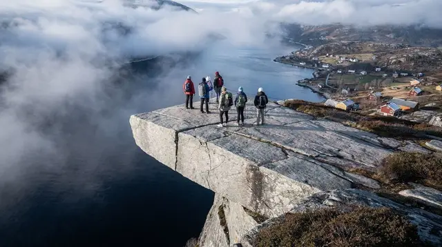 Preikestolen: Best Time to Avoid the Crowds