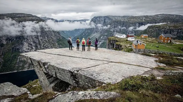 How Long Does the Preikestolen Hike Take?